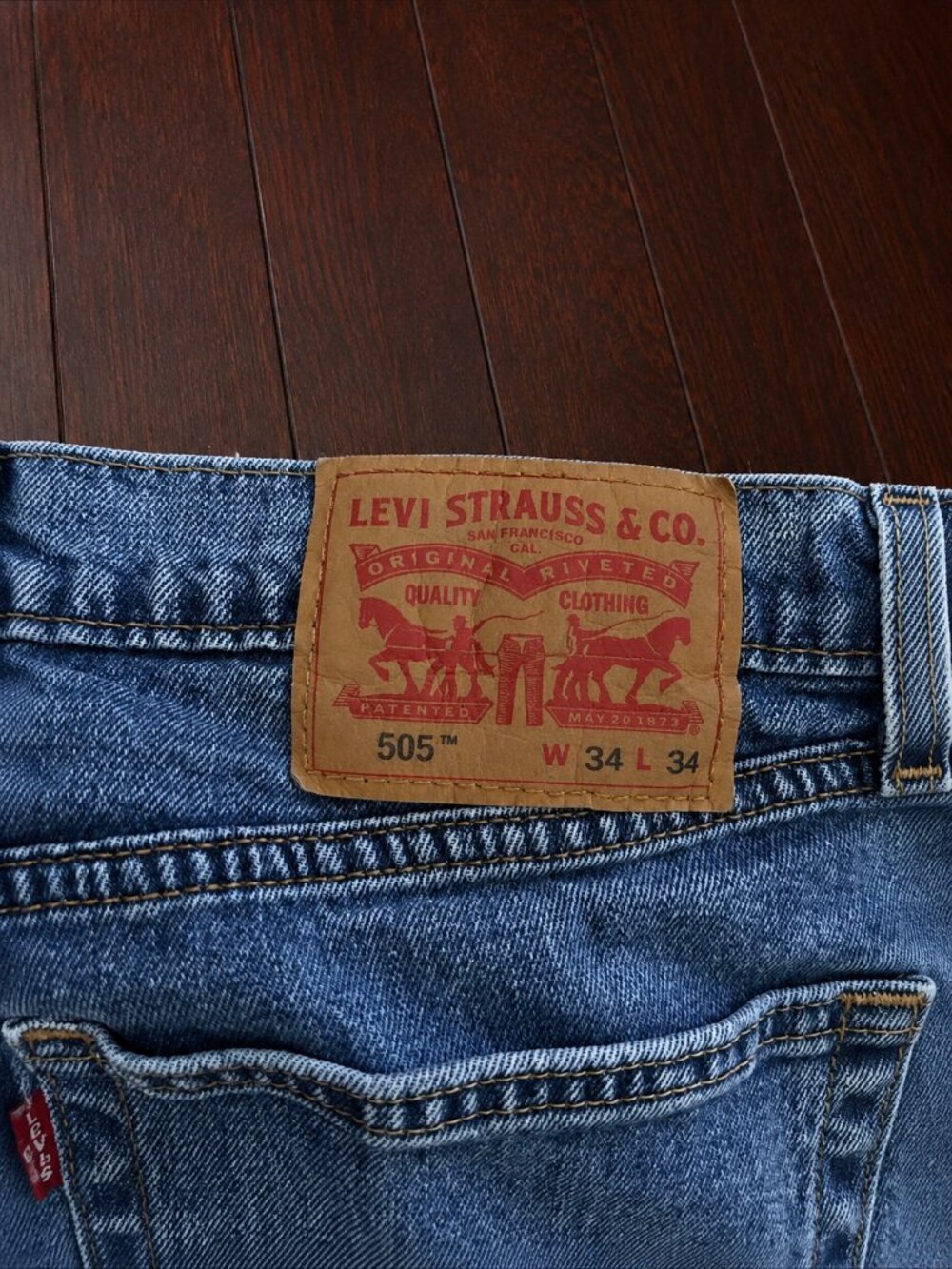 Levi's 505 Men's Blue Straight Leg Jeans 34x34 Medium Wash Classic Denim Pants - Picture 3 of 4